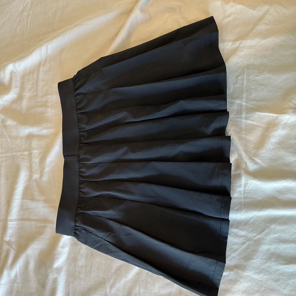 ALO Varsity Tennis Skirt in Black Size Small ($74)